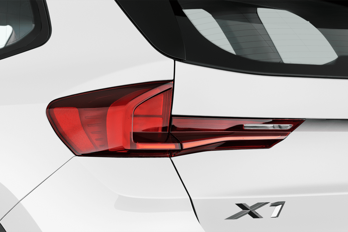 Heckleuchten eines BMW X1 Plug-in-Hybrid