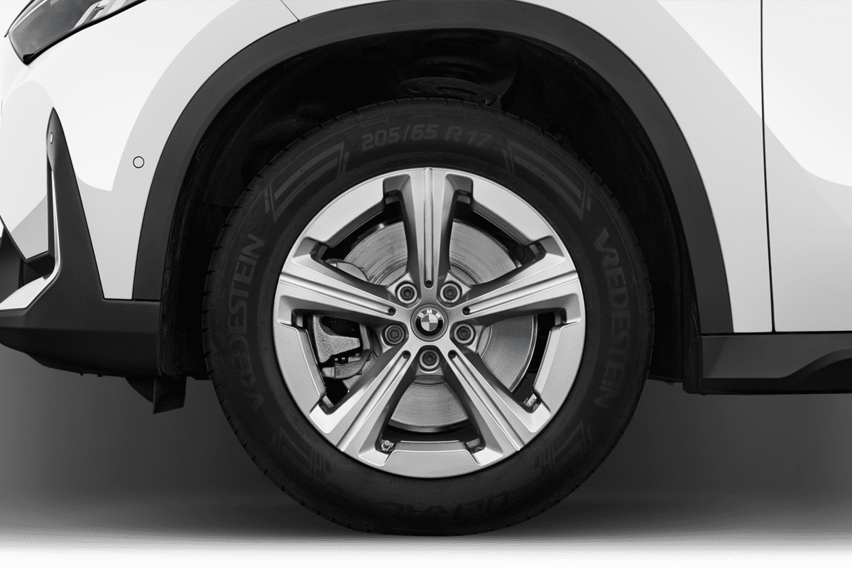 Radkappe oder Felge eines BMW X1 Plug-in-Hybrid