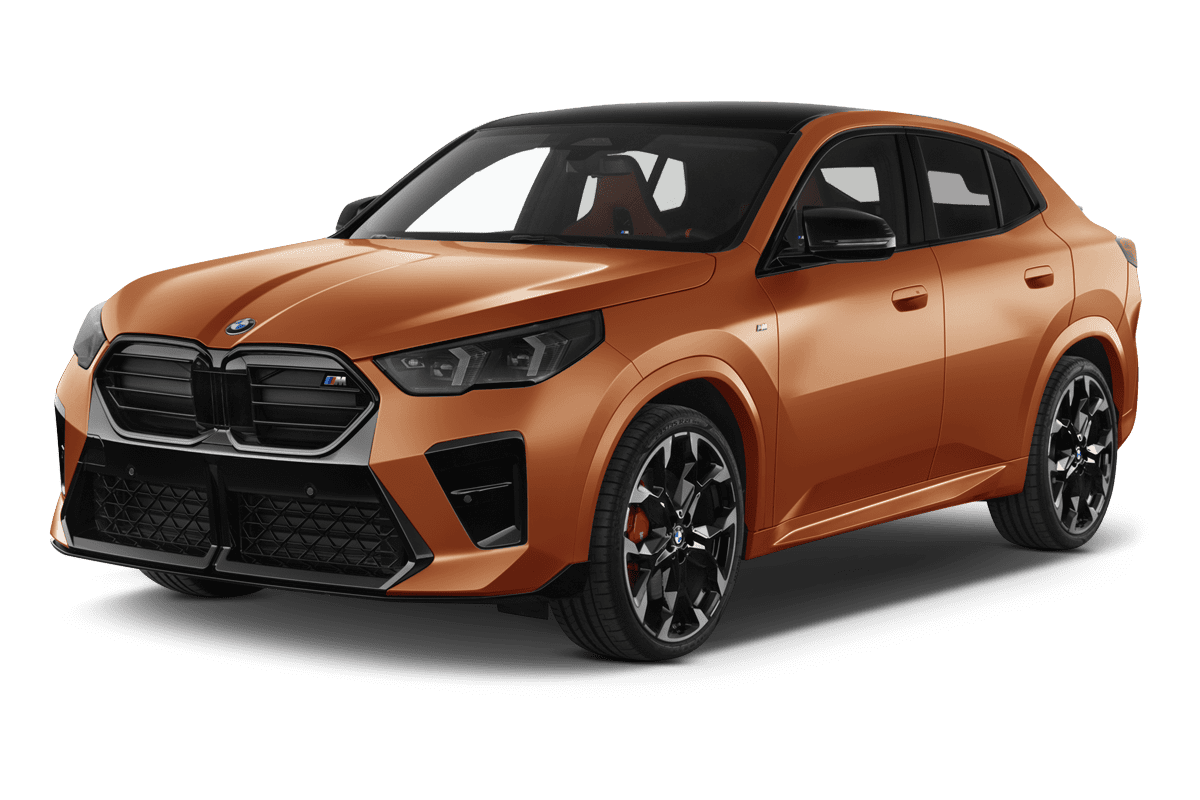 Schräge Frontansicht auf einen BMW X2, freigestellt