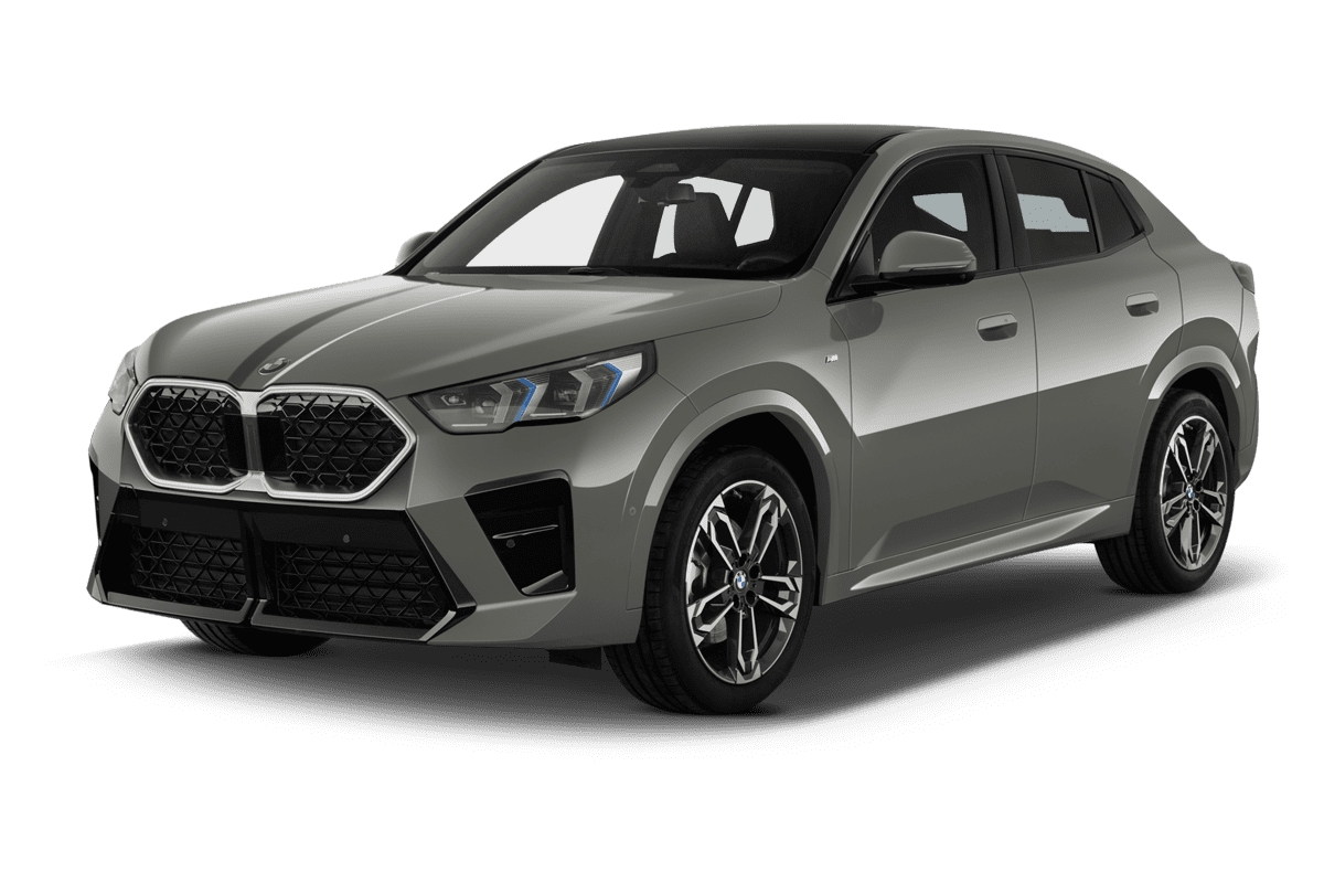Schräge Frontansicht eines BMW X2 , freigestellt