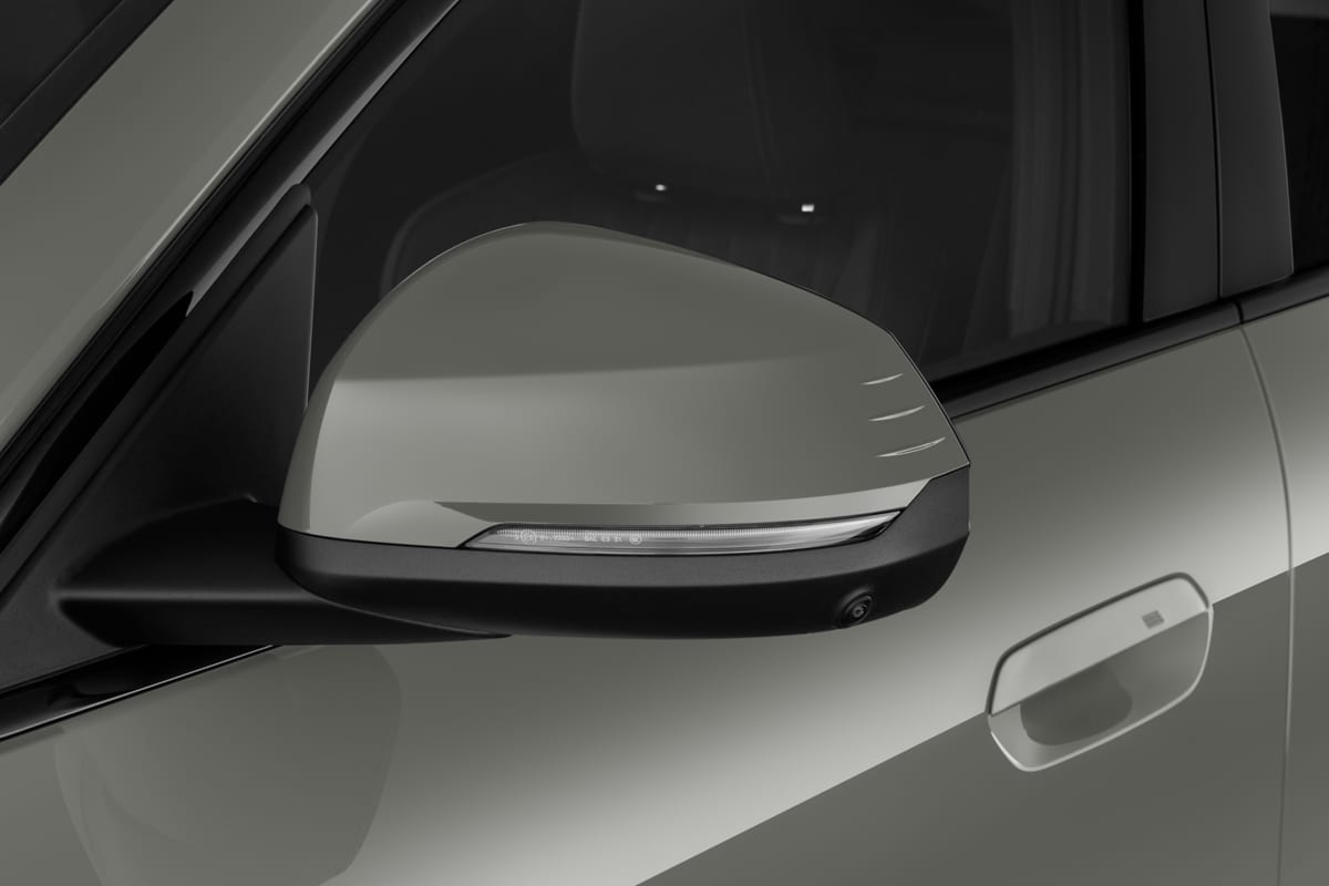 Rückspiegel eines BMW X2