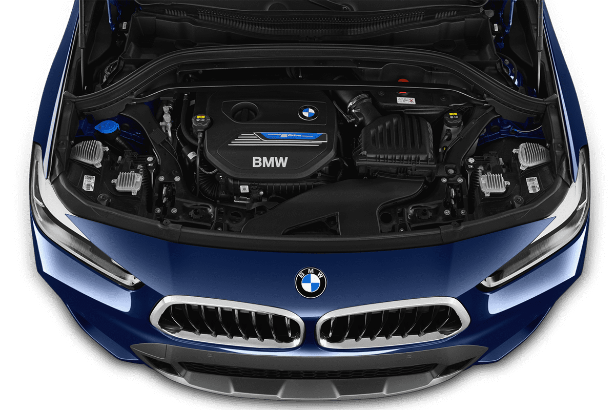 Motorraum eines BMW X2 Plug-in-Hybrid