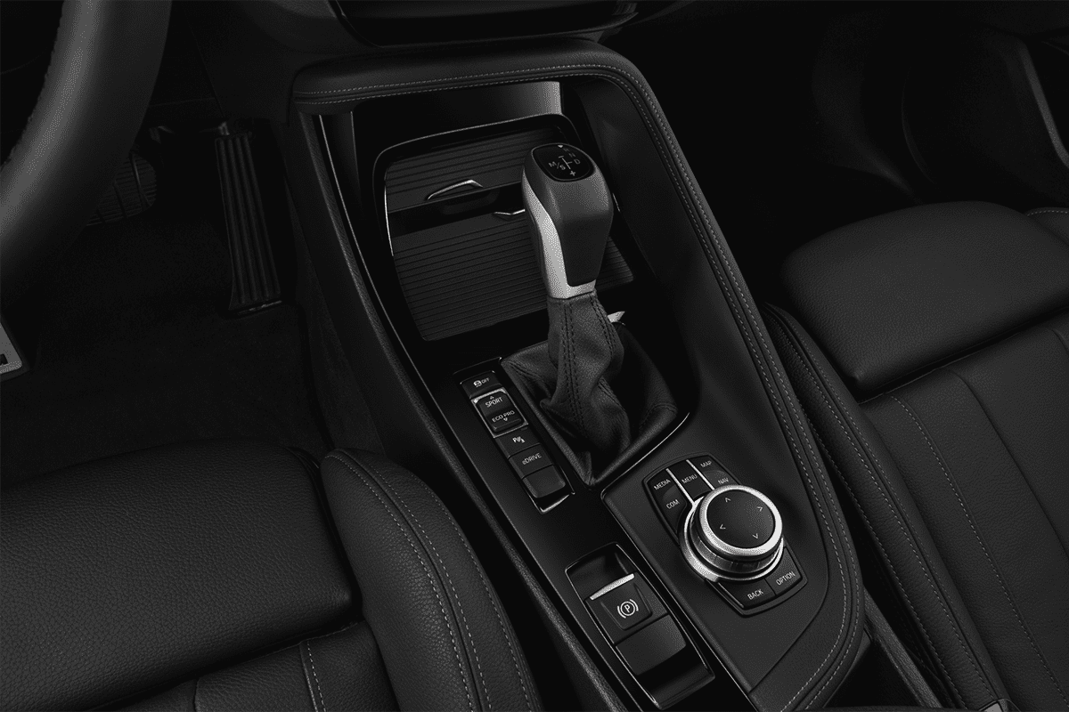 Schaltknüppel eines BMW X2 Plug-in-Hybrid