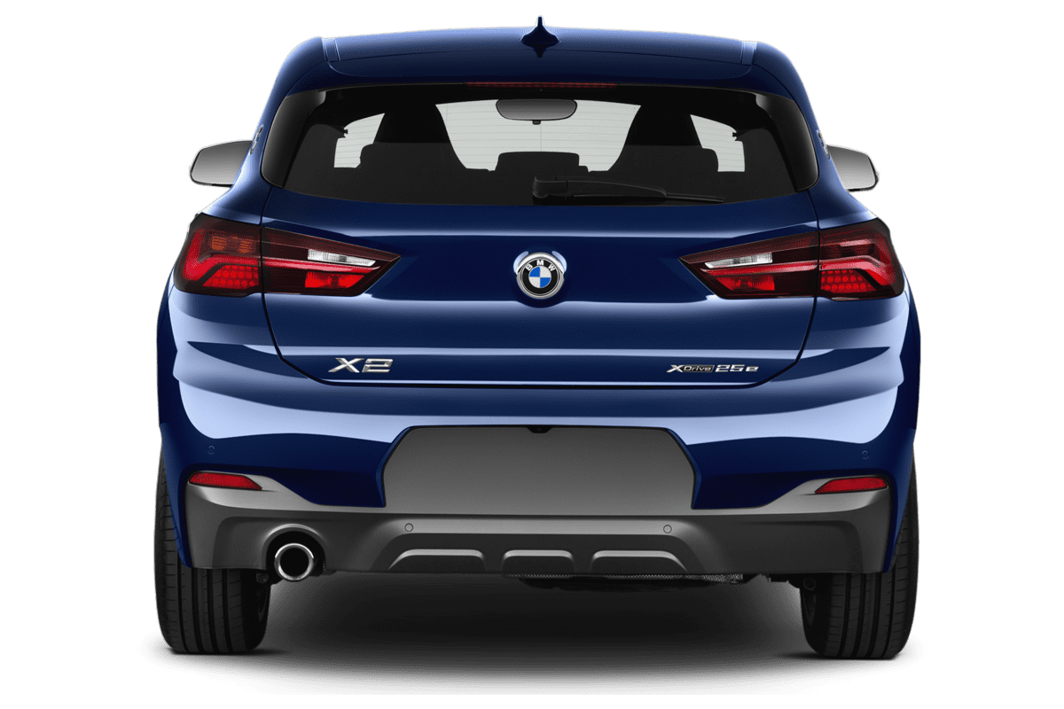 Heckansicht eines BMW X2 Plug-in-Hybrid