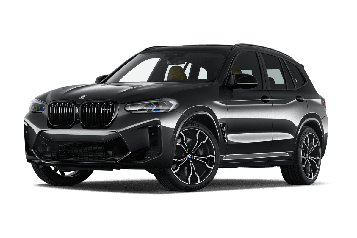 Tiefe, schräge Heckansicht eines BMW X3 M, freigestellt