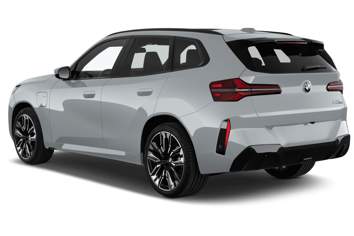 Schräge Heckansicht eines BMW X3 Plug-in-Hybrid, freigestellt