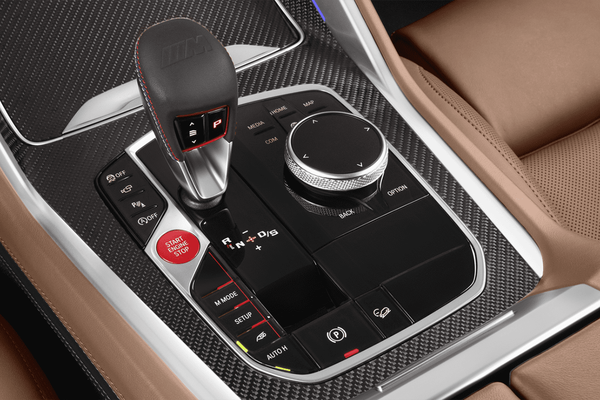 Schaltknüppel eines BMW X5 M 