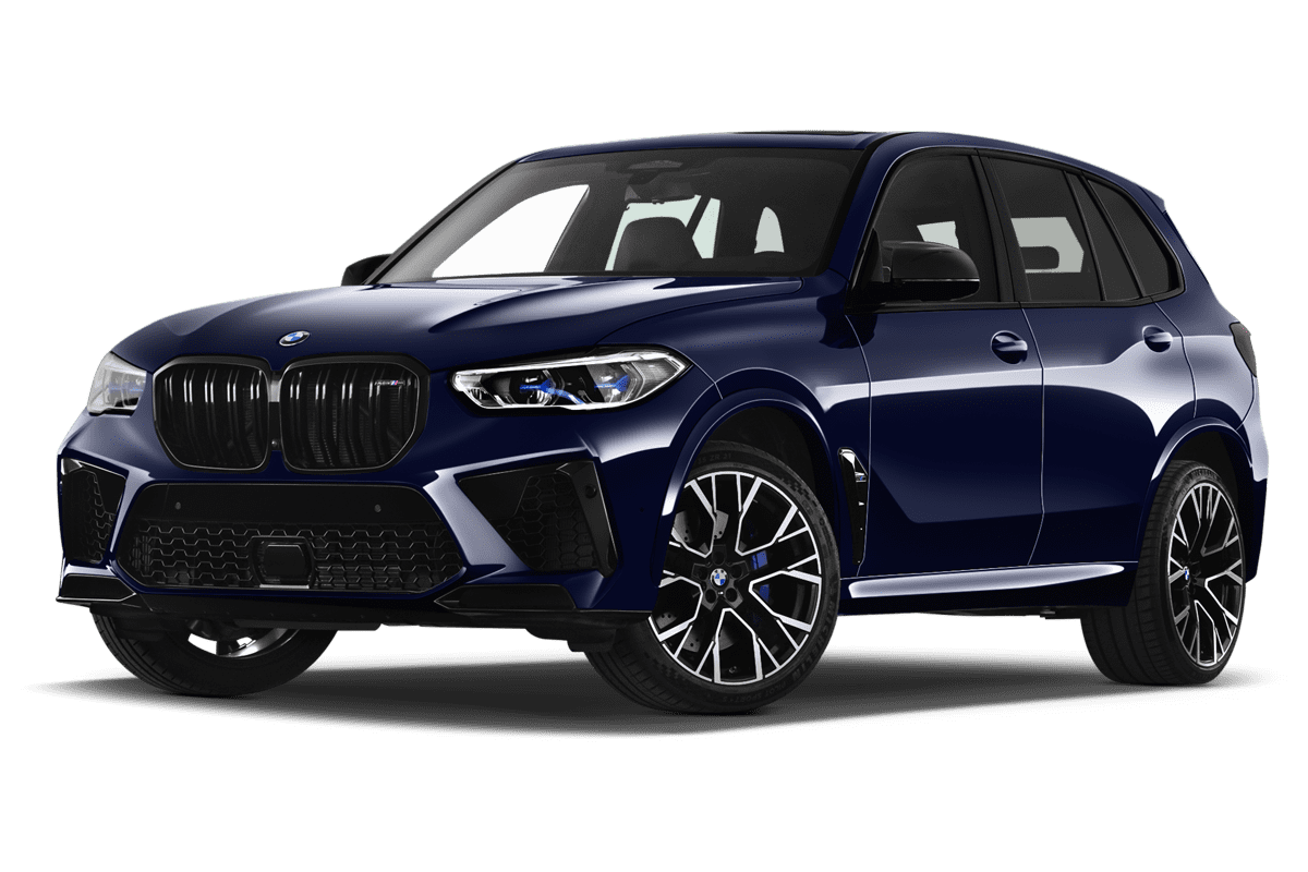 Tiefe, schräge Heckansicht eines BMW X5 M , freigestellt