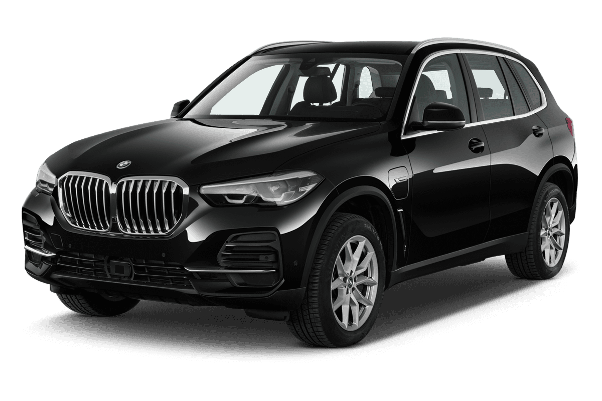 Schräge Frontansicht eines BMW X5 Plug-in-Hybrid, freigestellt