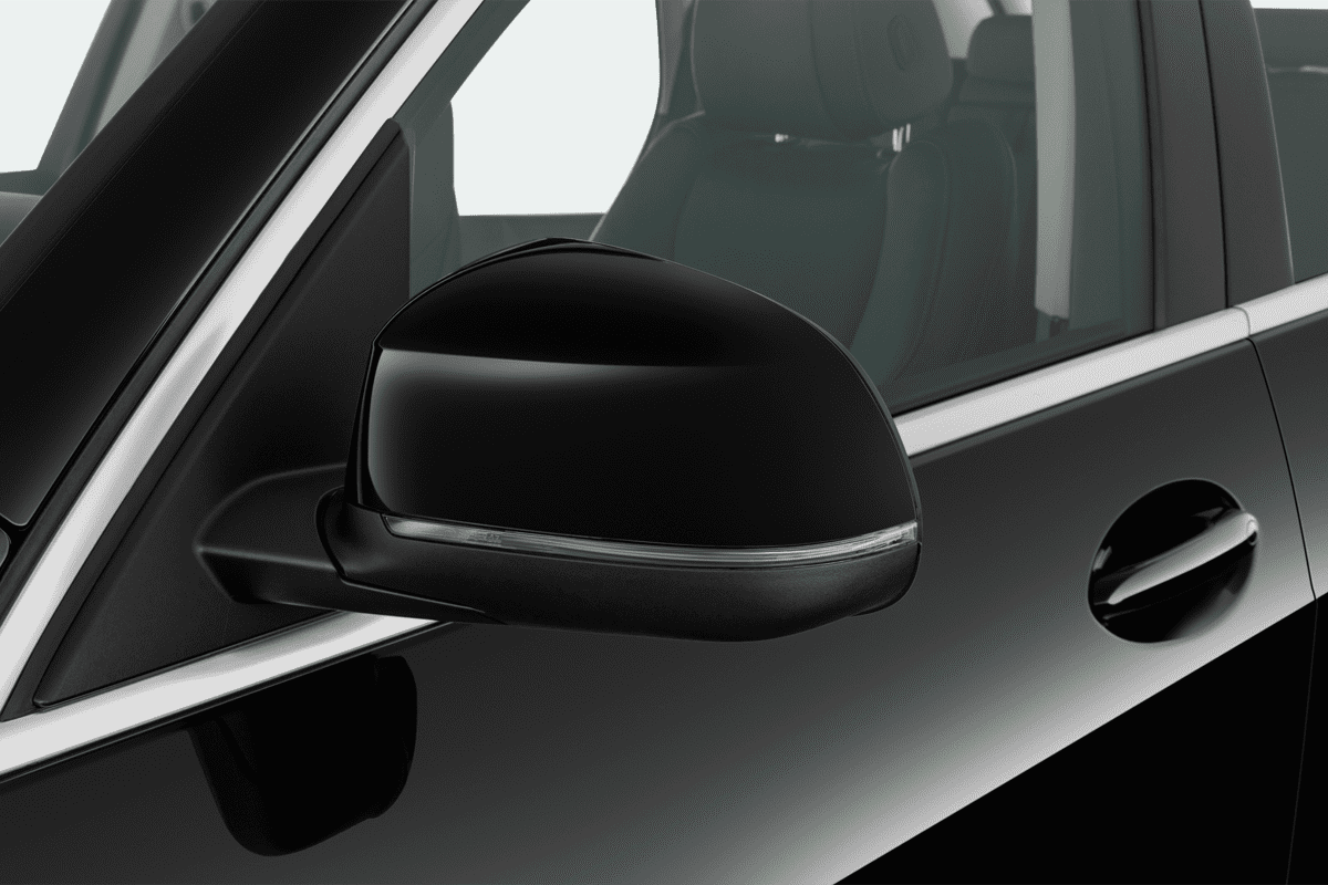 Rückspiegel eines BMW X5 Plug-in-Hybrid