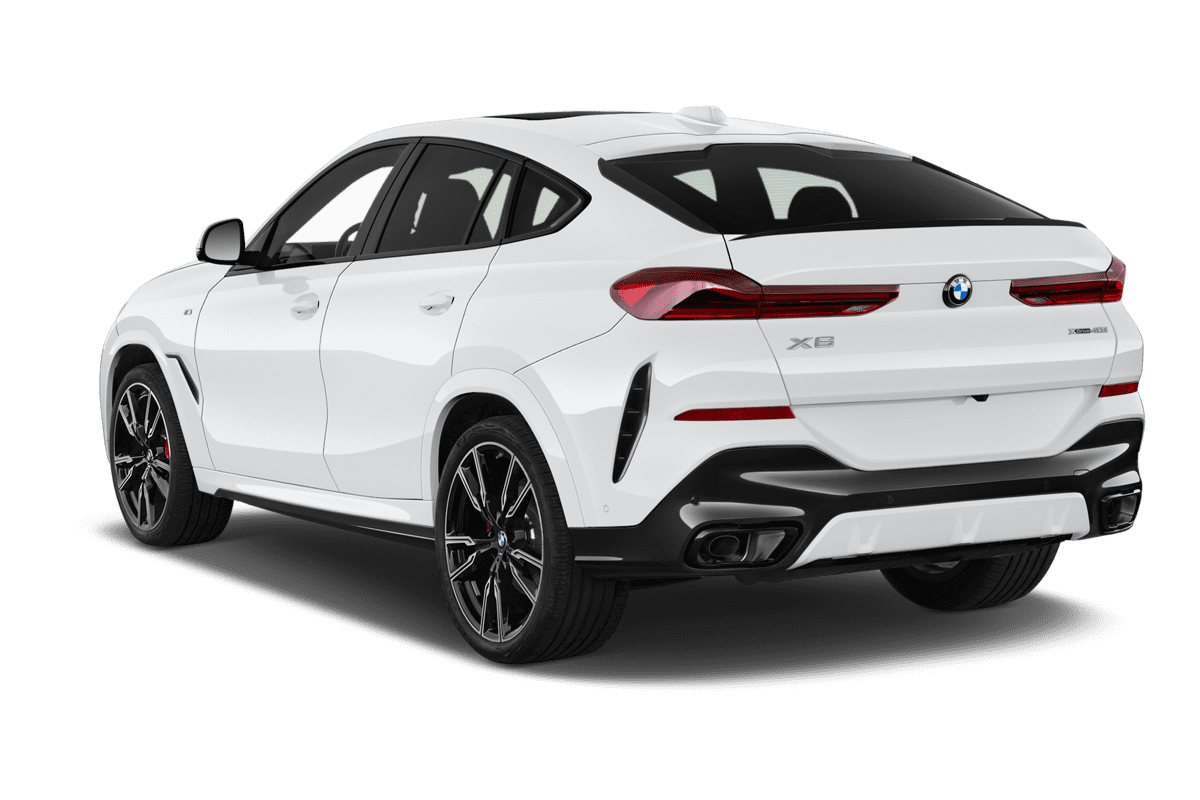 Schräge Heckansicht eines BMW X6, freigestellt