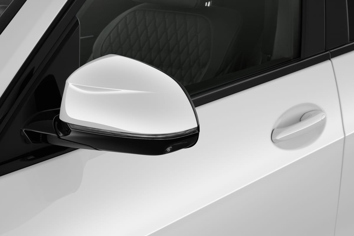 Rückspiegel eines BMW X7
