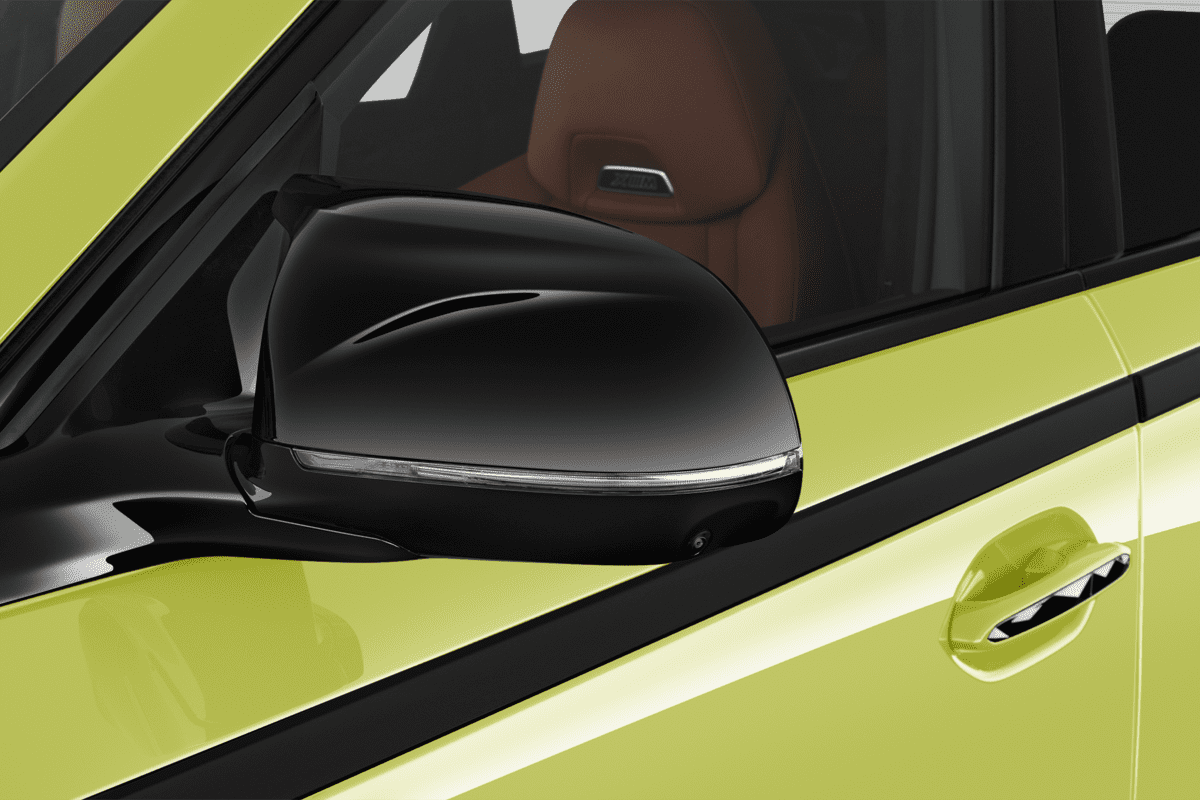 Rückspiegel eines BMW XM