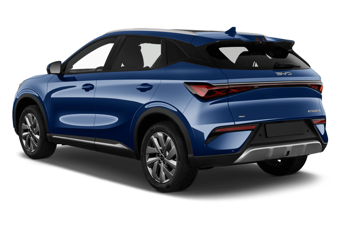Schräge Heckansicht eines BYD Atto 3 Evo, freigestellt