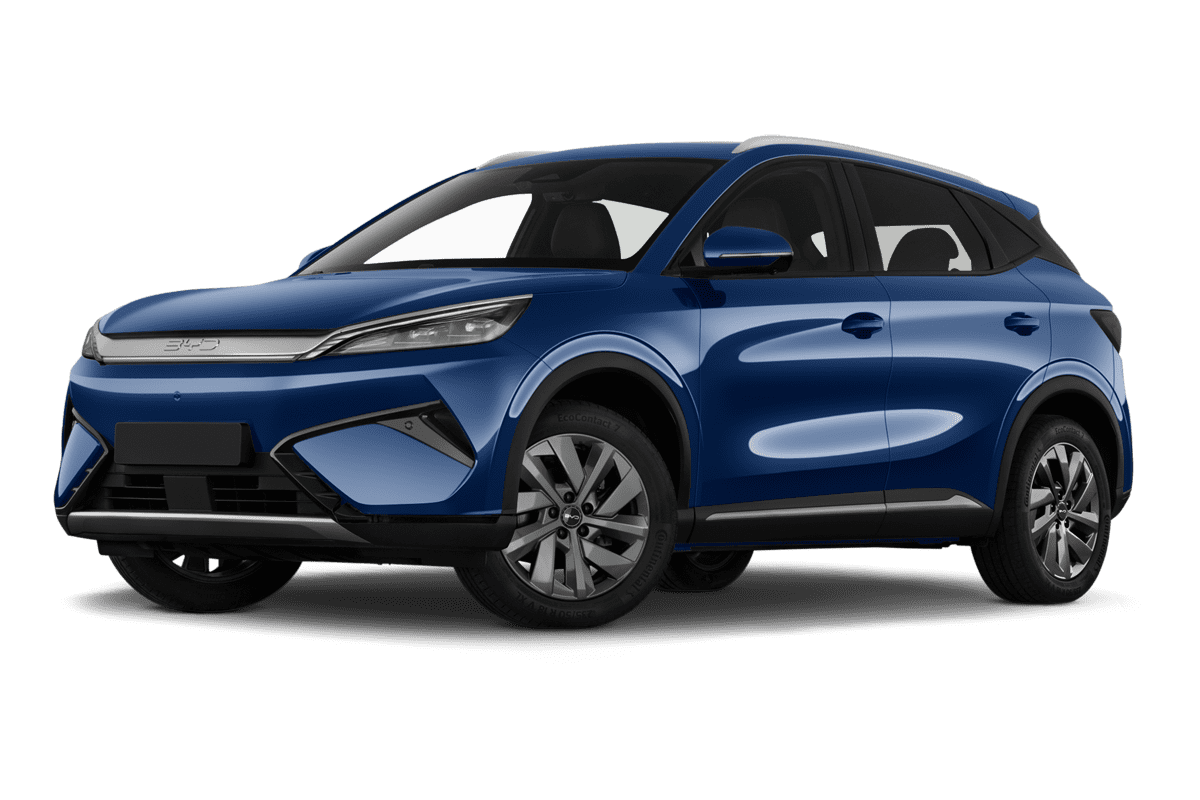 Tiefe, schräge Heckansicht eines BYD Atto 3 Evo, freigestellt