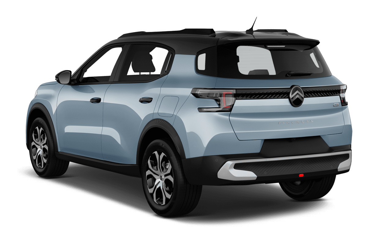 Schräge Heckansicht eines Citroen C3 Aircross, freigestellt