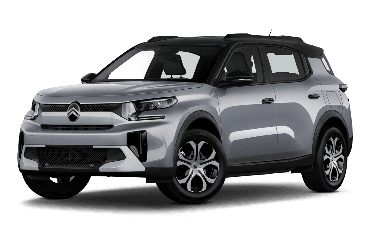 Tiefe, schräge Heckansicht eines Citroen C3 Aircross, freigestellt