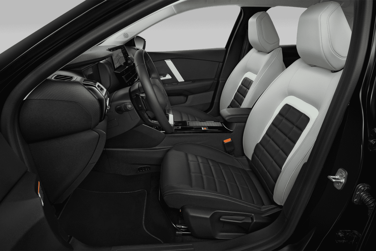 Vordersitze eines Citroen C4 X