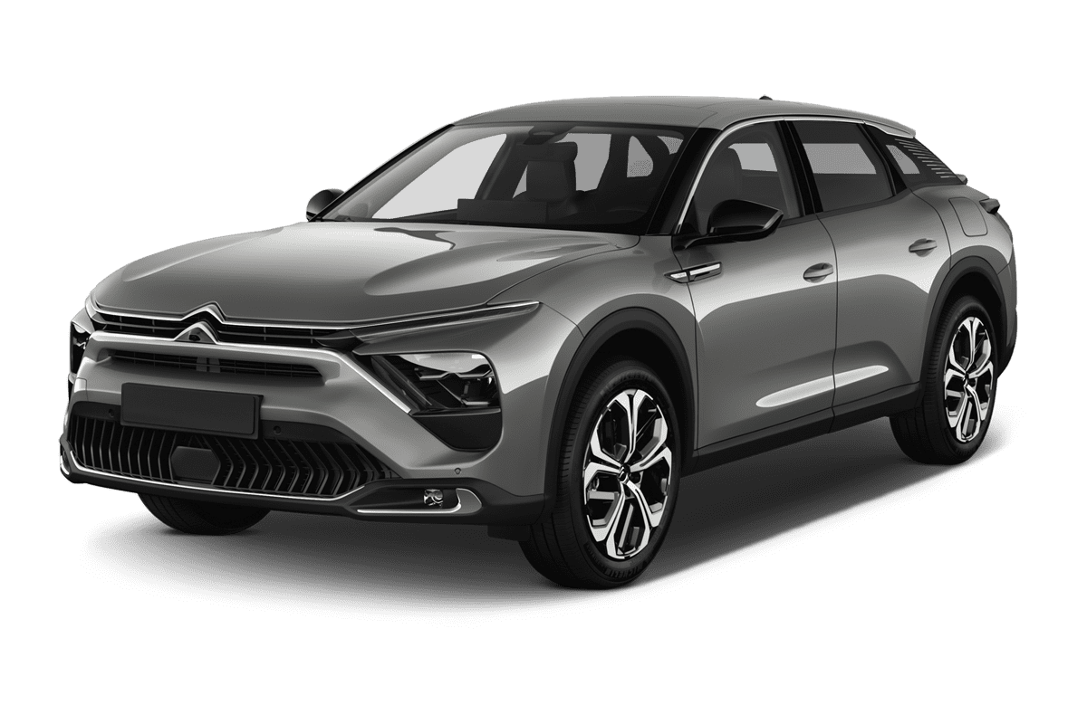 Schräge Frontansicht eines Citroen C5 X Plug-in-Hybrid, freigestellt