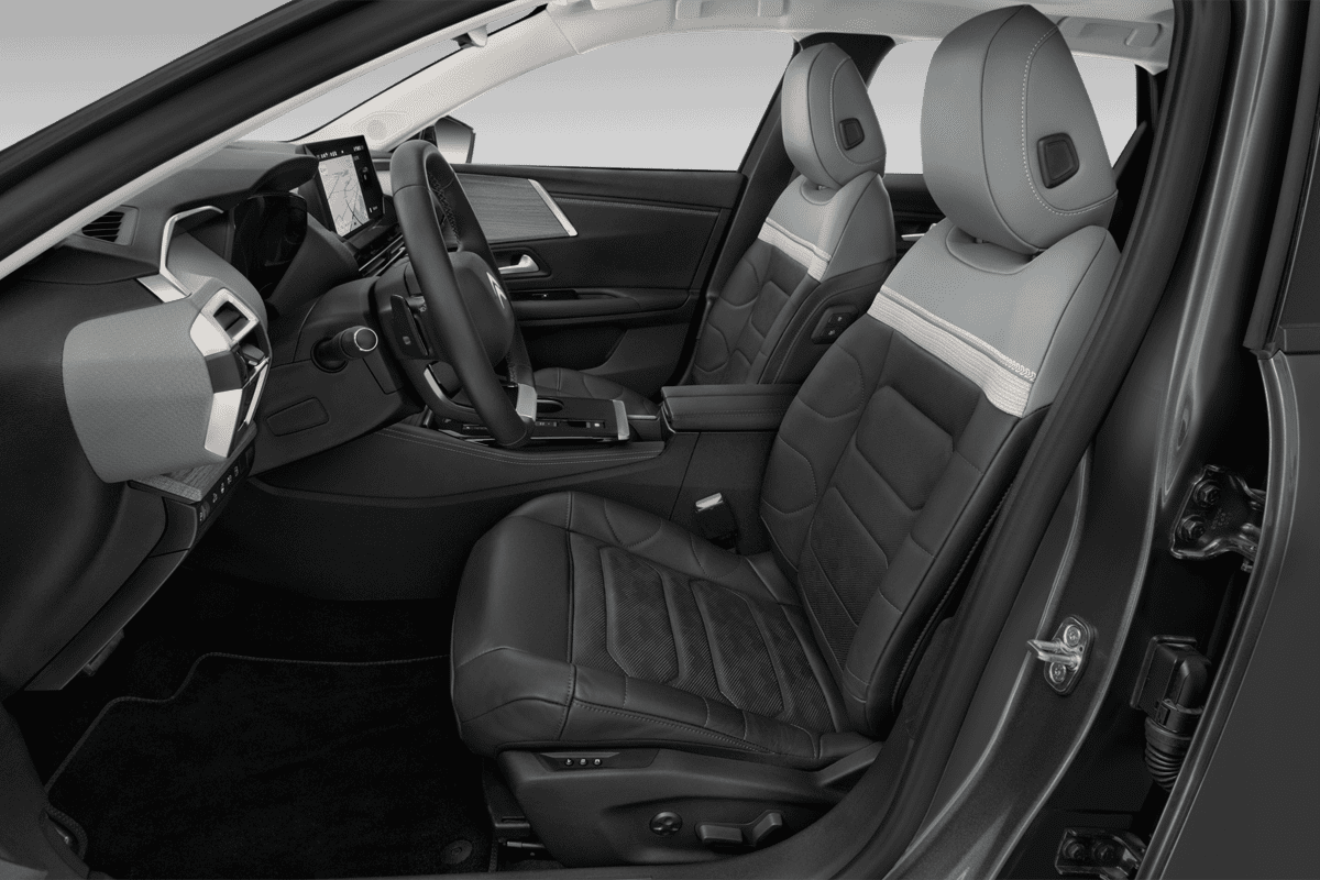 Vordersitze eines Citroen C5 X Plug-in-Hybrid