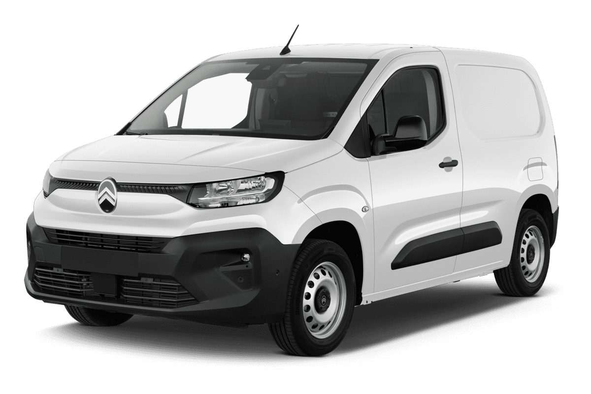 Schräge Frontansicht eines Citroen e-Berlingo Kastenwagen, freigestellt