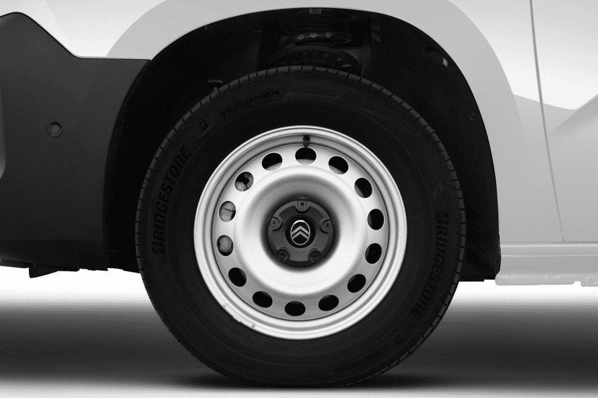 Radkappe oder Felge eines Citroen e-Berlingo Kastenwagen