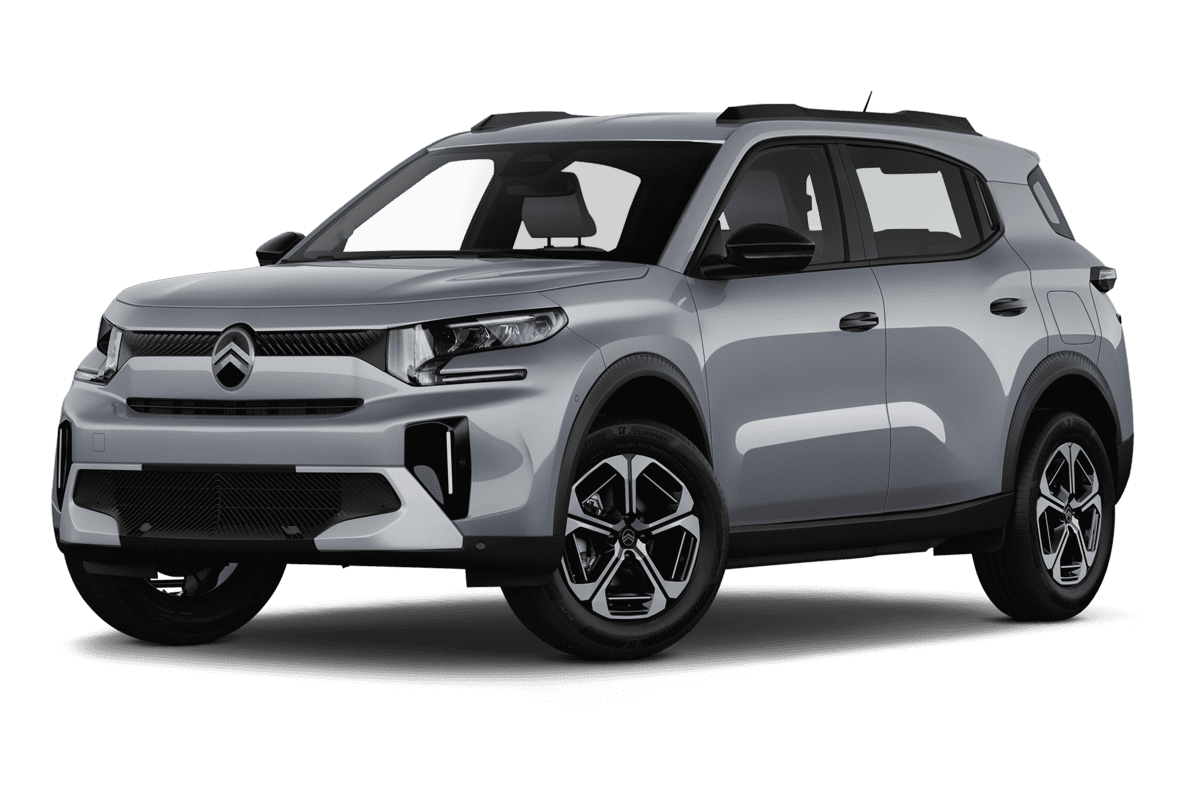 Tiefe, schräge Heckansicht eines Citroen e-C3 Aircross , freigestellt