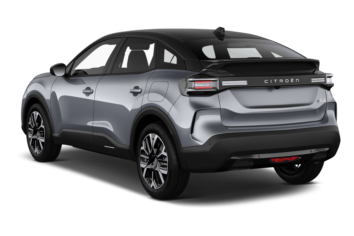 Schräge Heckansicht eines Citroen e-C4, freigestellt