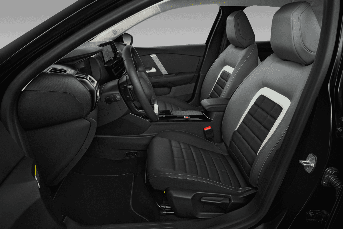 Vordersitze eines Citroen e-C4 X