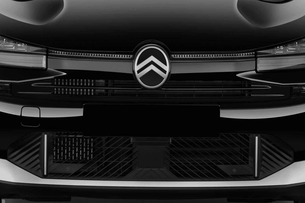 Kühlergrill eines Citroen e-C4 X