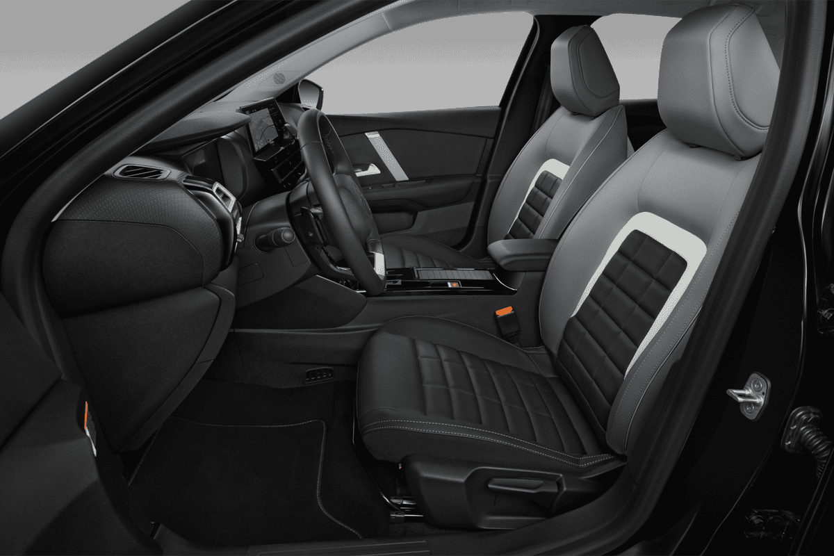 Vordersitze eines Citroen e-C4 X