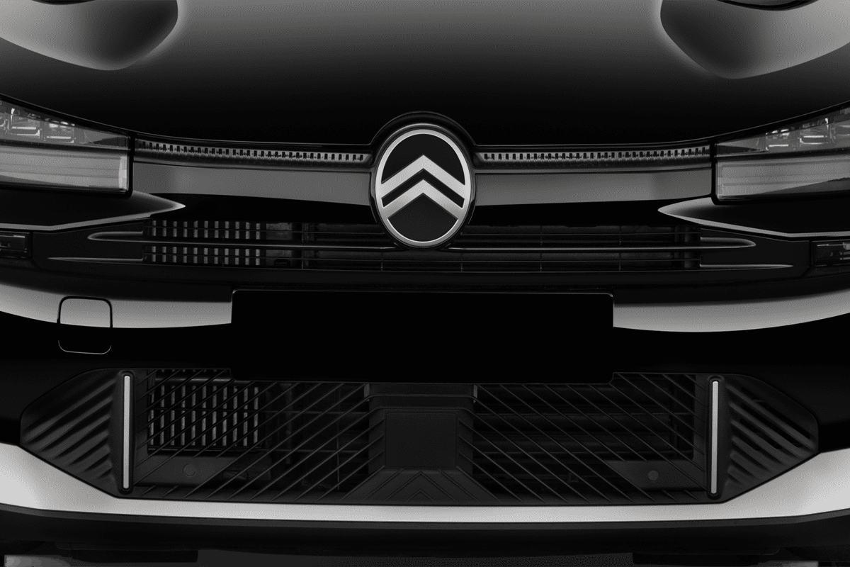 Kühlergrill eines Citroen e-C4 X