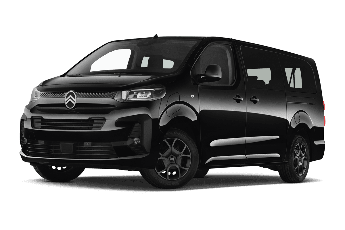 Tiefe, schräge Heckansicht eines Citroen e-Spacetourer, freigestellt