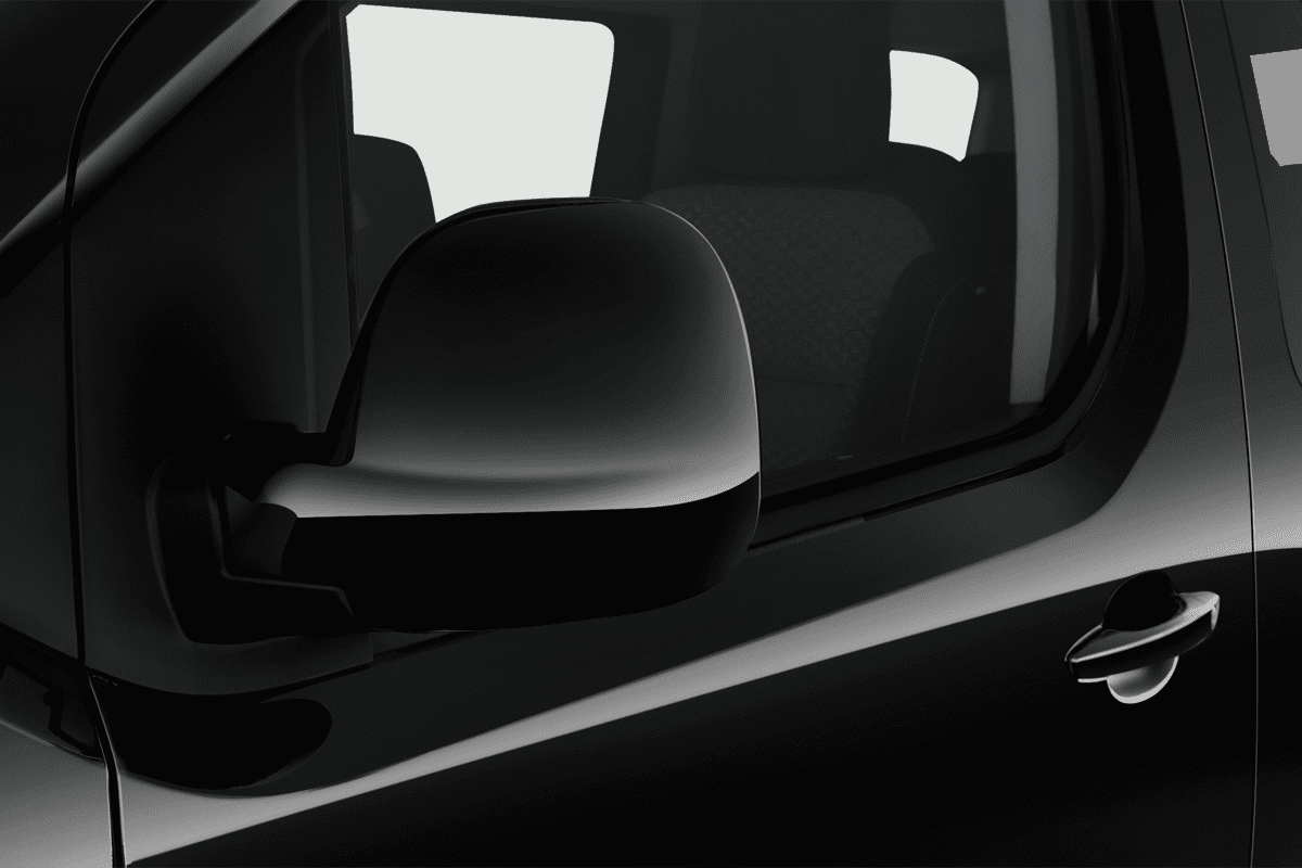 Rückspiegel eines Citroen e-Spacetourer