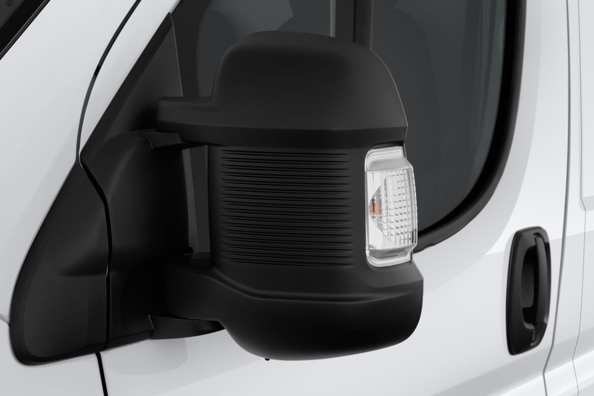 Rückspiegel eines Citroen Jumper Kastenwagen