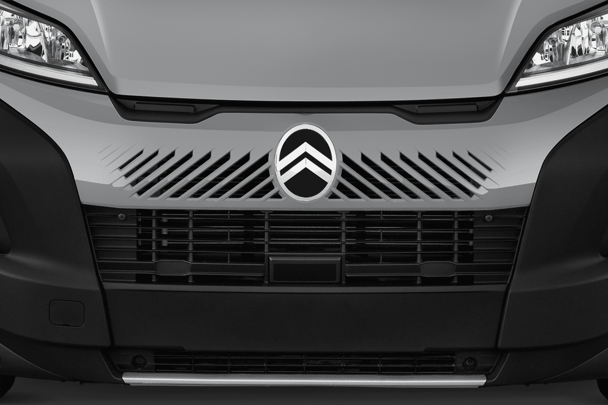 Kühlergrill eines Citroen Jumper Kastenwagen