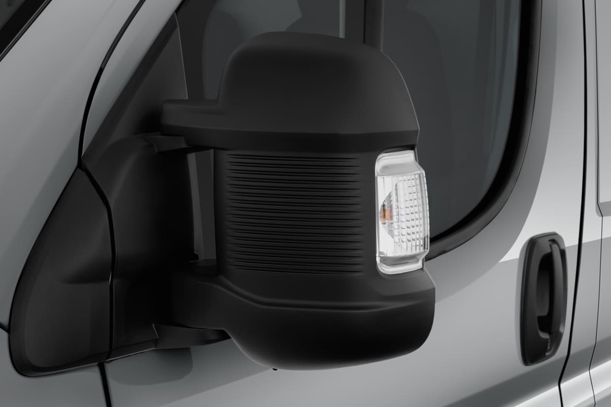 Rückspiegel eines Citroen Jumper Kastenwagen