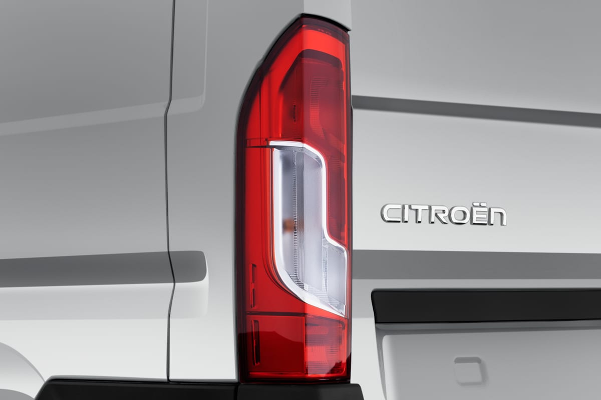 Heckleuchten eines Citroen Jumper Kastenwagen