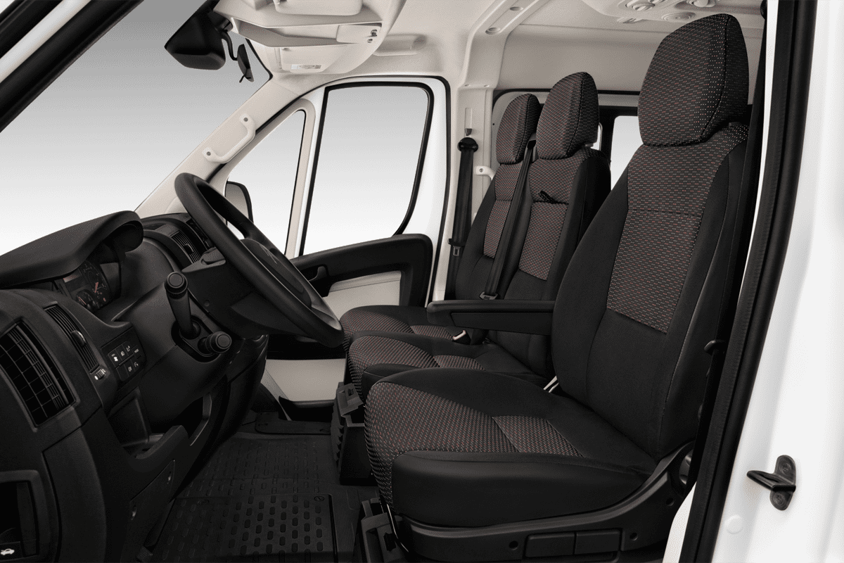 Vordersitze eines Citroen Jumper Kombi