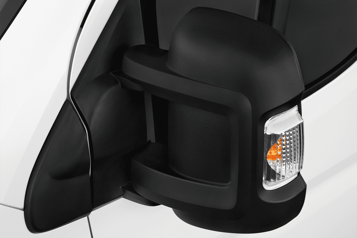 Rückspiegel eines Citroen Jumper Kombi