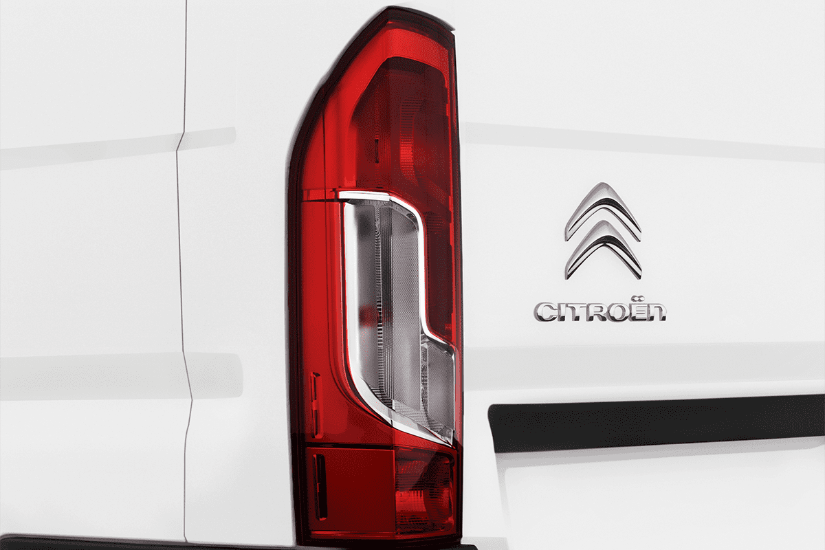 Heckleuchten eines Citroen Jumper Kombi