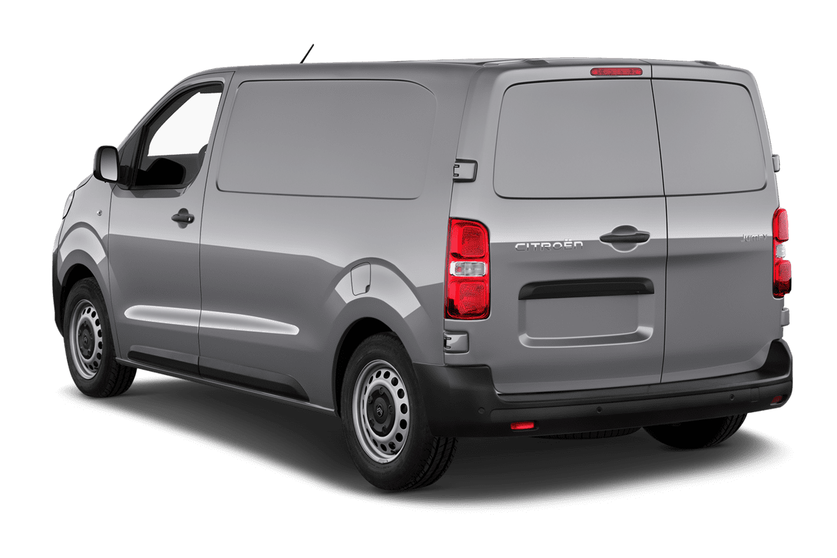 Schräge Heckansicht eines Citroen Jumpy Kastenwagen , freigestellt