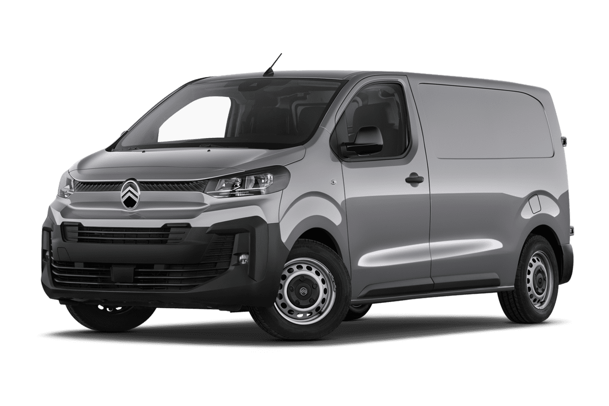 Tiefe, schräge Heckansicht eines Citroen Jumpy Kastenwagen , freigestellt