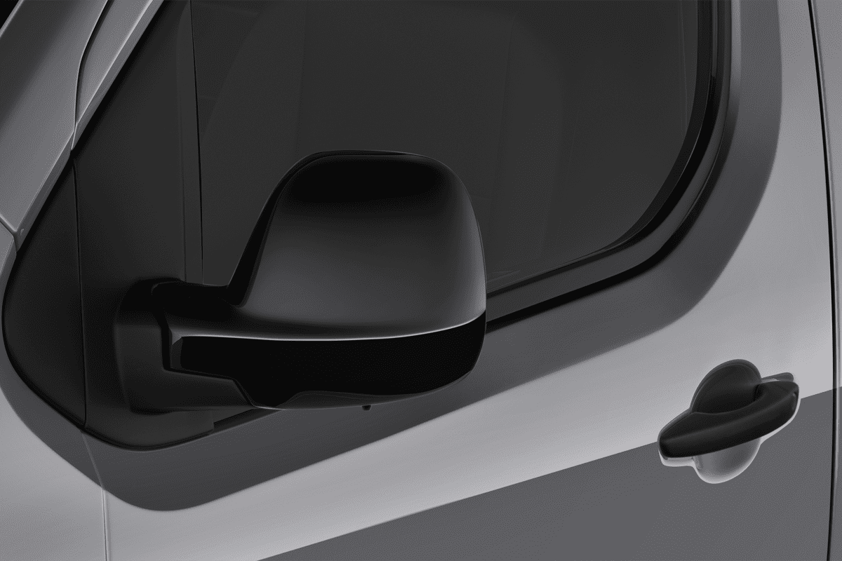 Rückspiegel eines Citroen Jumpy Kastenwagen