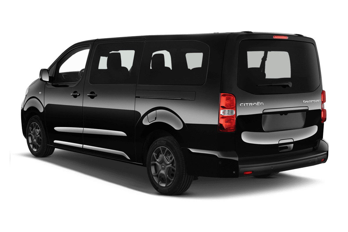 Schräge Heckansicht eines Citroen Spacetourer, freigestellt