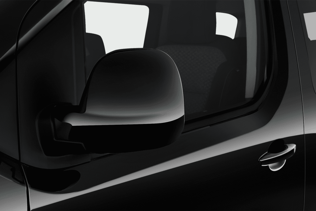 Rückspiegel eines Citroen Spacetourer