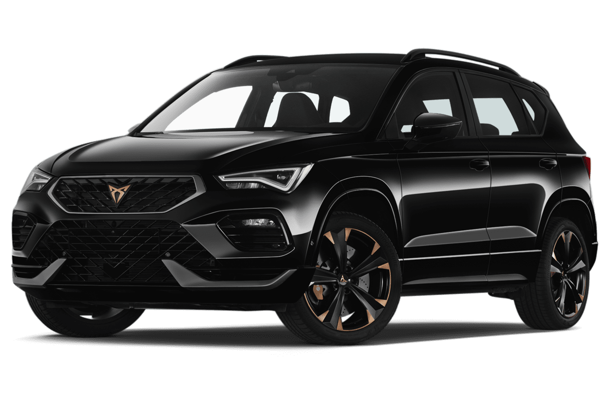 Tiefe, schräge Heckansicht eines Cupra Ateca VZ, freigestellt