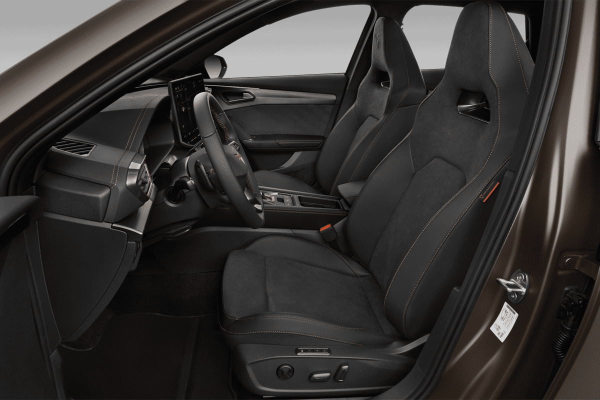 Vordersitze eines Cupra Formentor Plug-in-Hybrid