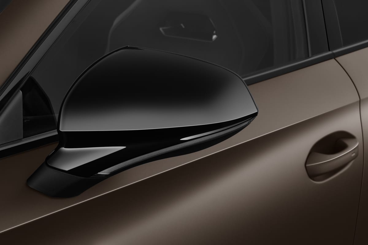 Rückspiegel eines Cupra Formentor Plug-in-Hybrid