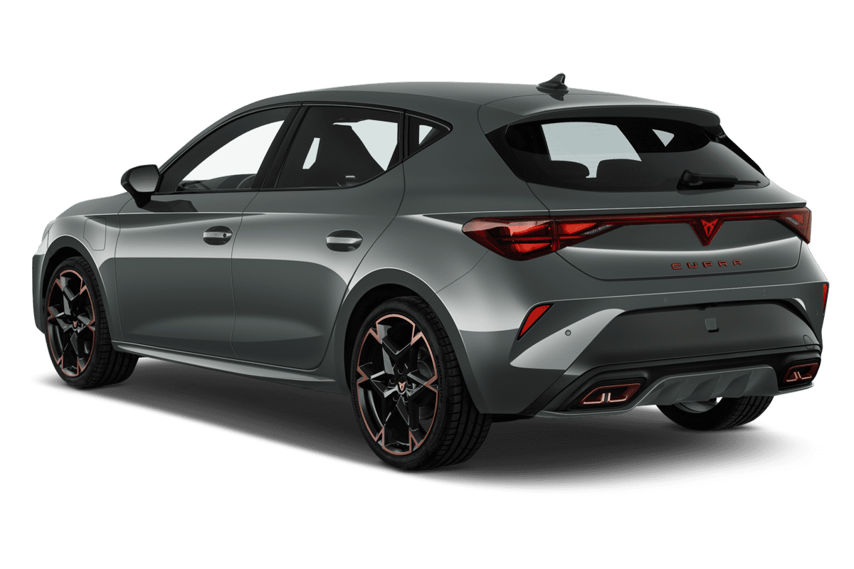 Schräge Heckansicht eines Cupra Leon, freigestellt (KI-generiert)